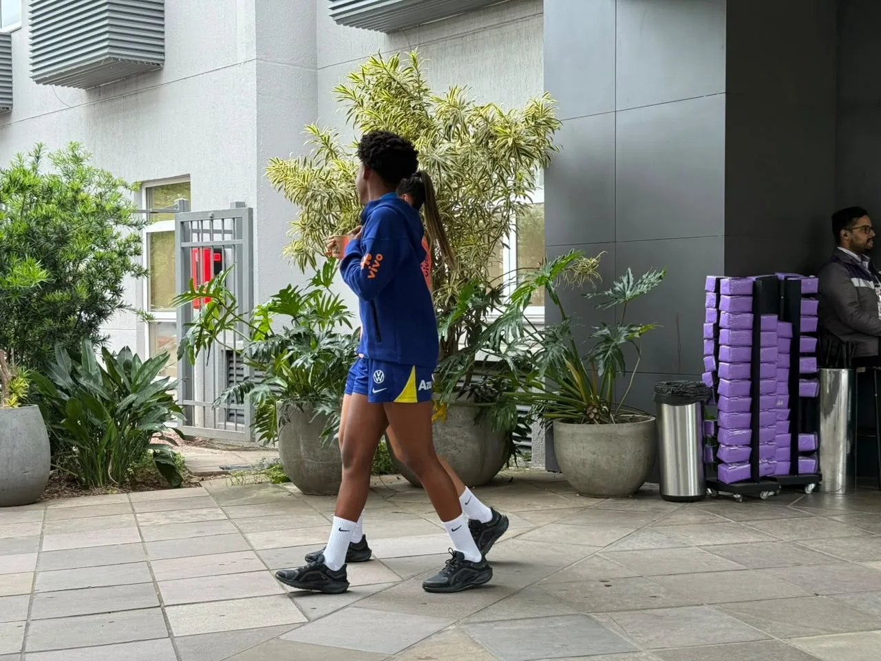 Kerolin e Tamara Bolt chegam a Porto Alegre e completam seleção brasileira