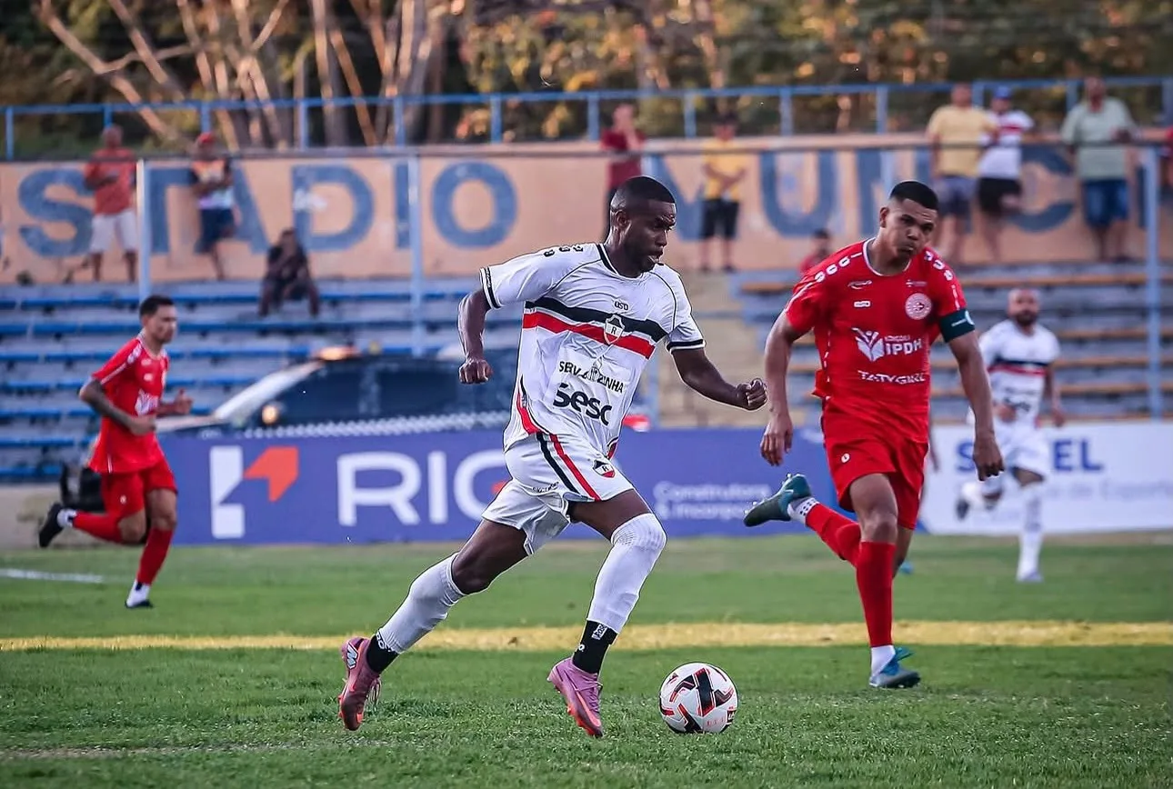 Waldir supera queda e se destaca no acesso do River-PI