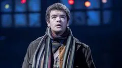 Gaten Matarazzo faz estreia no West End após 'Stranger Things'