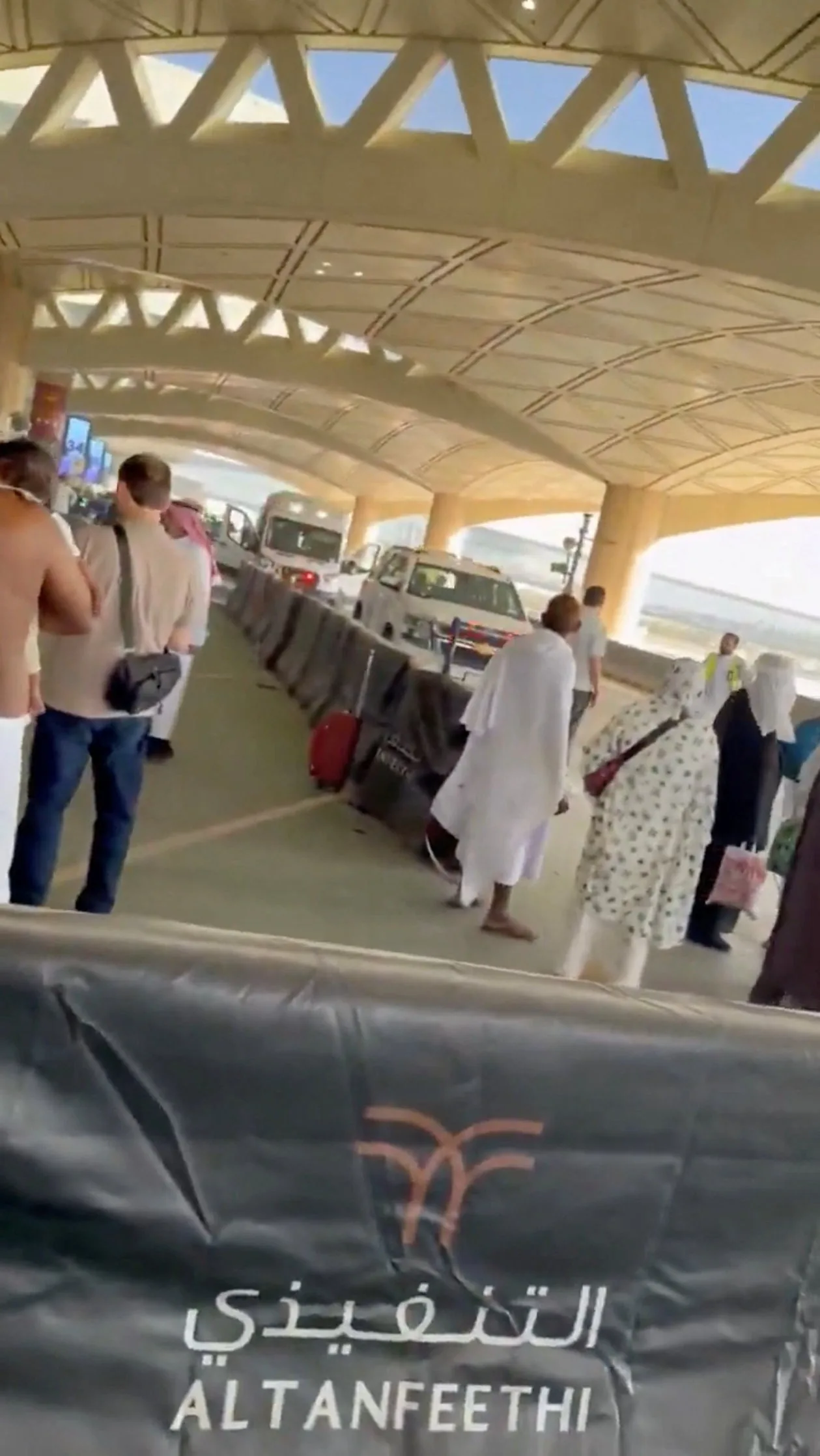 Aeroportos da Arábia Saudita voltam a ser bombardeados; Houthis reivindicam ataques