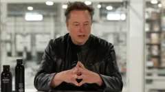 Musk considera fusão entre Tesla e SpaceX