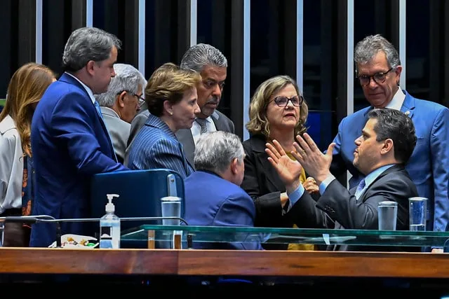 Governo e oposição travam disputa sobre votação do fim da escala 6x1