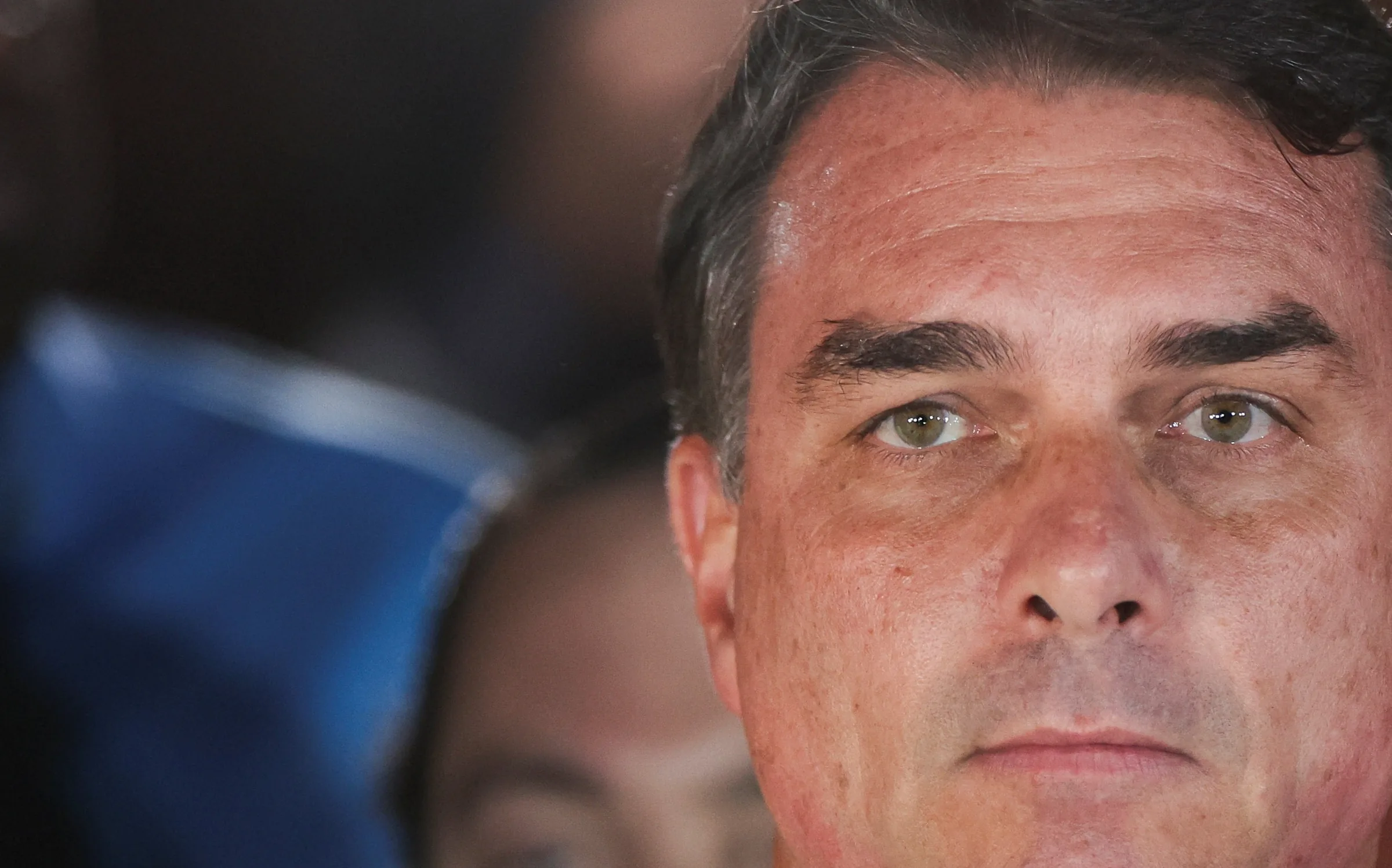 Flávio Bolsonaro recebe autorização para ficar 1 ano nos EUA
