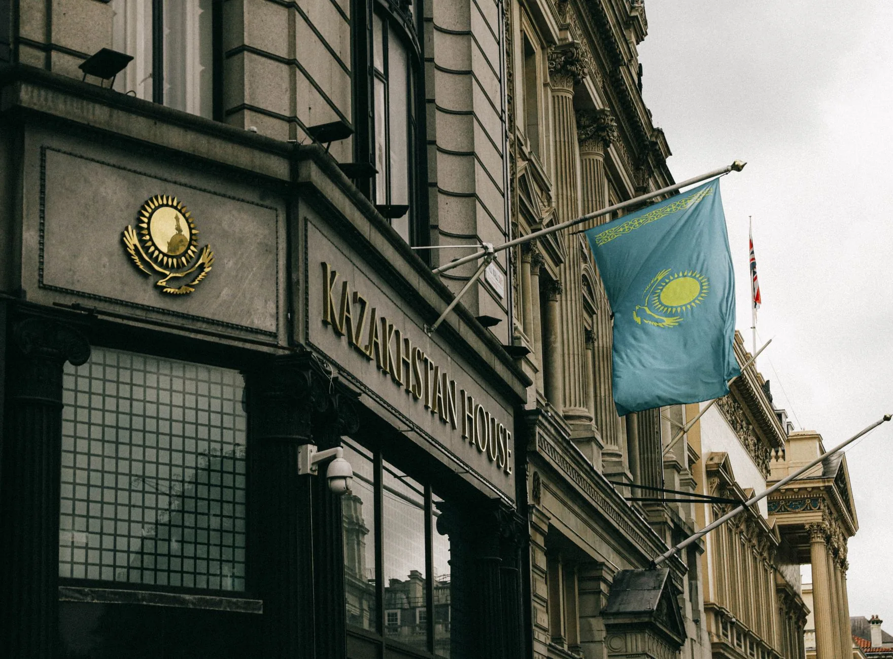 Kazakhstan Recebe Investimento de $3 Bilhões, Mas Sofre Desapontamento com Decisão Arbitral