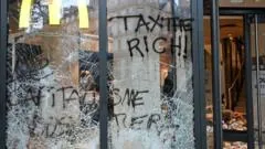 Protestos em Paris degeneram em violência e saques